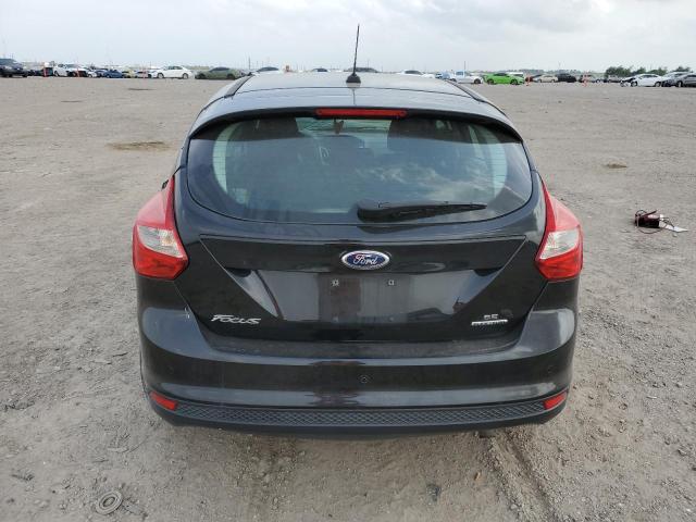 1FADP3K29EL345620 - 2014 FORD FOCUS SE BLACK photo 6