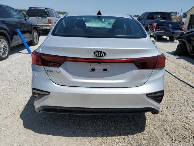 3KPF24AD5ME305746 - 2021 KIA FORTE FE SILVER photo 6