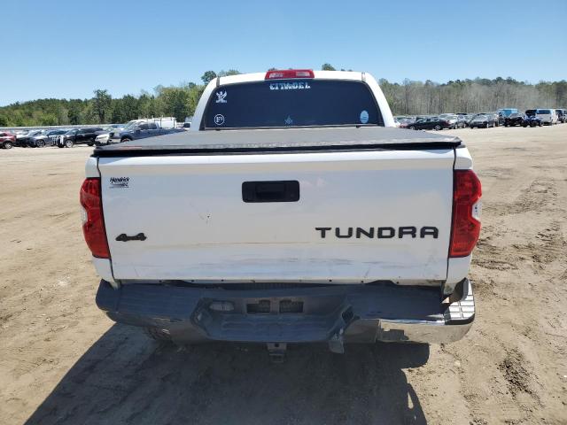 5TFDW5F11JX702754 - 2018 TOYOTA TUNDRA CREWMAX SR5 WHITE photo 6