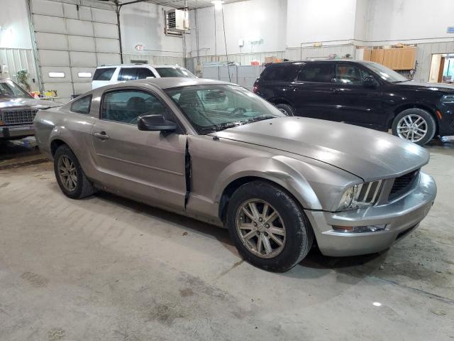 1ZVHT80N185168956 - 2008 FORD MUSTANG GRAY photo 4