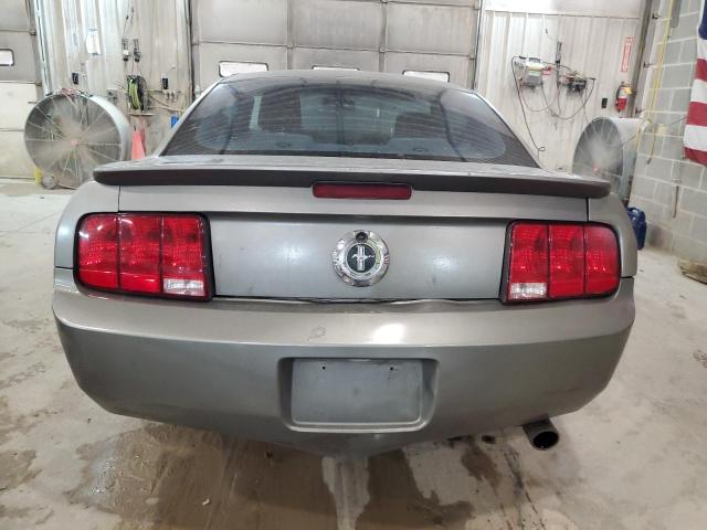 1ZVHT80N185168956 - 2008 FORD MUSTANG GRAY photo 6