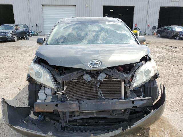 5TDYK3DC1CS244910 - 2012 TOYOTA SIENNA XLE GRAY photo 5