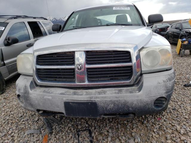 1D7HW28KX6S657104 - 2006 DODGE DAKOTA QUAD WHITE photo 5