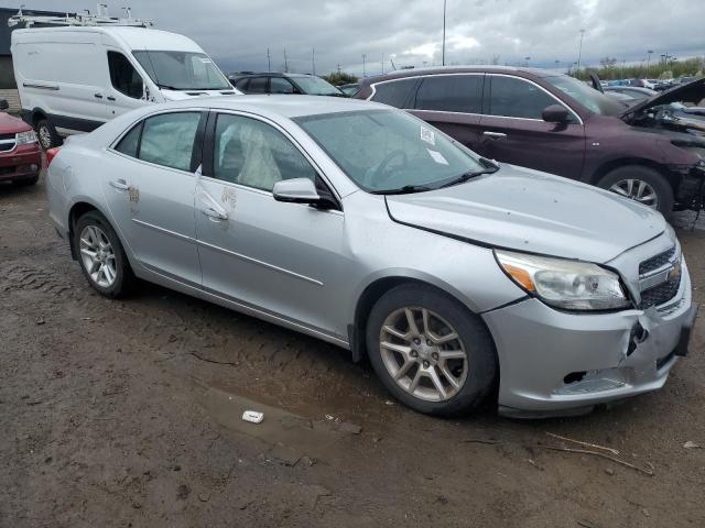 1G11C5SAXDU120250 - 2013 CHEVROLET MALIBU 1LT ვერცხლისფერი ფოტო 4