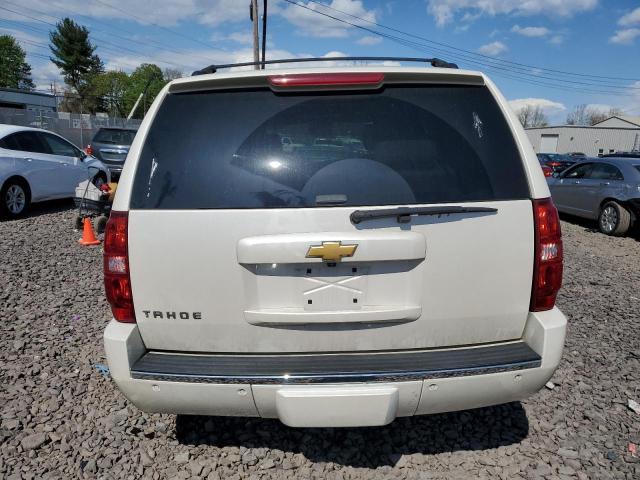 1GNSKCE06DR199786 - 2013 CHEVROLET TAHOE K1500 LTZ WHITE photo 6