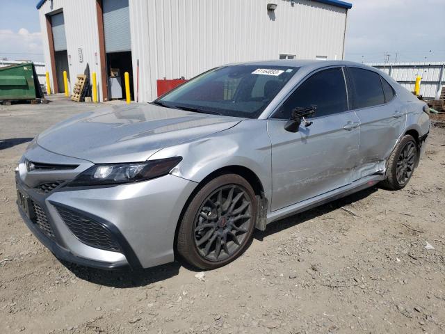 4T1G11AK6PU732116 - 2023 TOYOTA CAMRY SE NIGHT SHADE SILVER photo 1