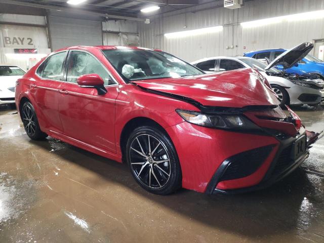 4T1G11AK8RU252419 - 2024 TOYOTA CAMRY SE NIGHT SHADE RED photo 4