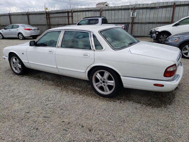 SAJPX1845XC863877 - 1999 JAGUAR XJR WHITE photo 2