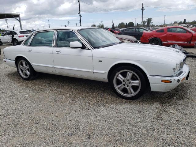 SAJPX1845XC863877 - 1999 JAGUAR XJR WHITE photo 4