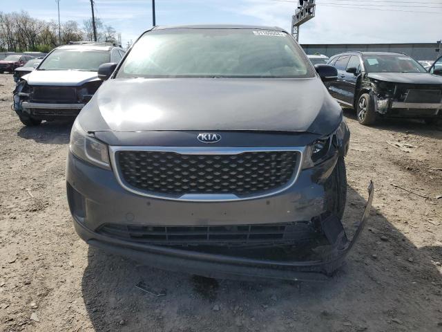 KNDMB5C18J6373489 - 2018 KIA SEDONA LX GRAY photo 5