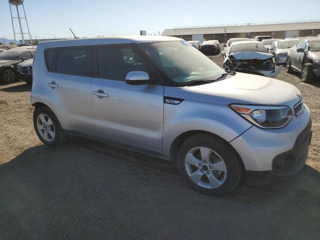 KNDJN2A21J7614405 - 2018 KIA SOUL SILVER photo 4