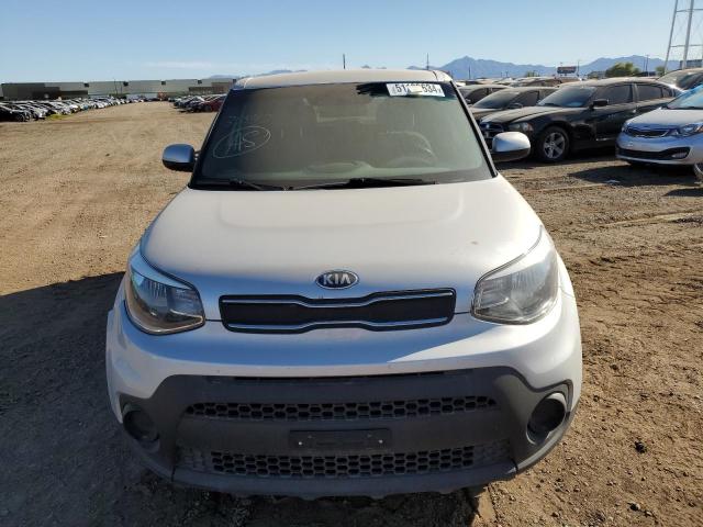 KNDJN2A21J7614405 - 2018 KIA SOUL SILVER photo 5