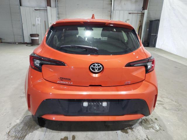 JTND4MBE8P3191970 - 2023 TOYOTA COROLLA SE ORANGE photo 6