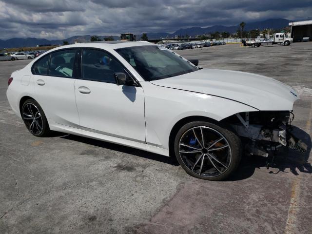 3MW5U7J09N8C39137 - 2022 BMW M340I WHITE photo 4