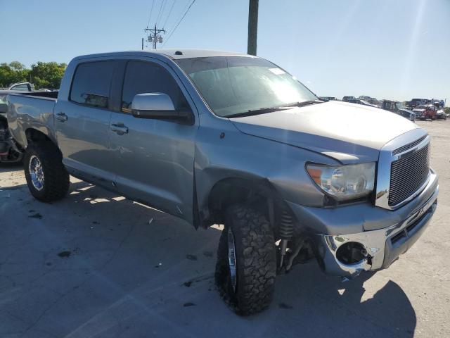 5TFDW5F11AX113879 - 2010 TOYOTA TUNDRA CREWMAX SR5 SILVER photo 4