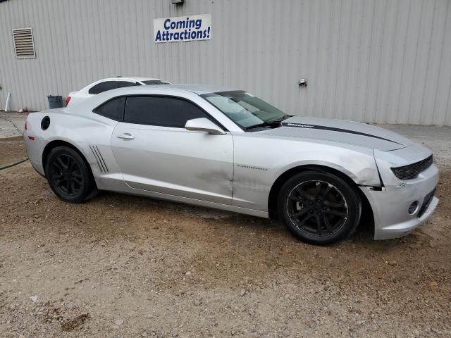 2G1FA1E35F9109626 - 2015 CHEVROLET CAMARO LS SILVER photo 4