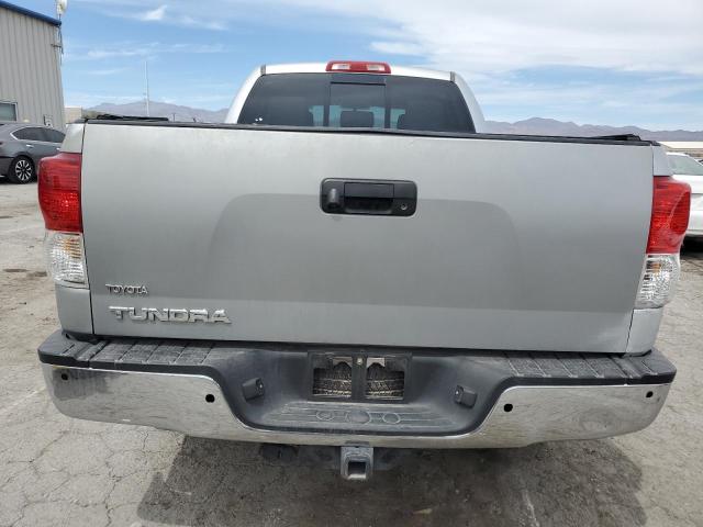 5TFRY5F15AX087996 - 2010 TOYOTA TUNDRA DOUBLE CAB SR5 SILVER photo 6