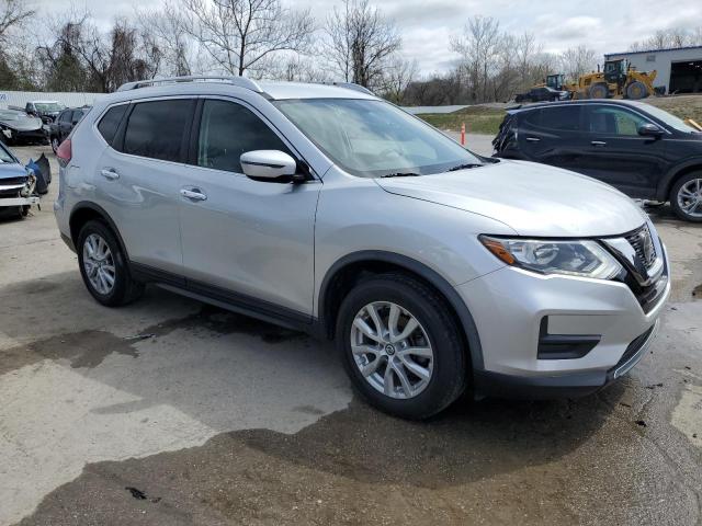 KNMAT2MT6JP537279 - 2018 NISSAN ROGUE S ვერცხლისფერი ფოტო 4