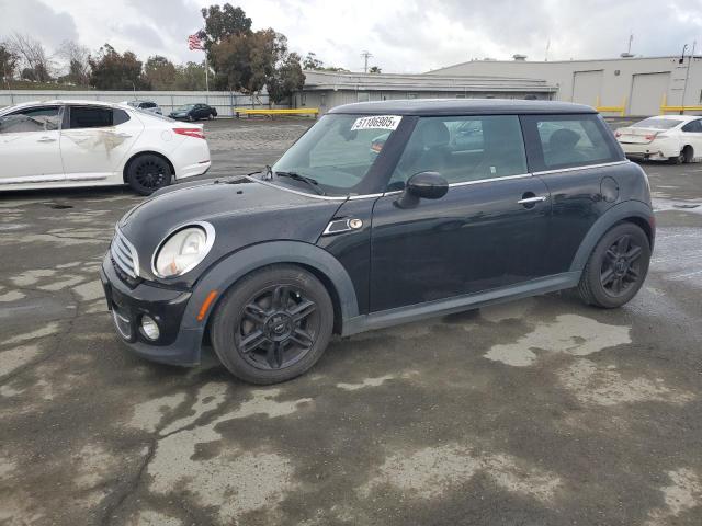 2013 MINI COOPER, 