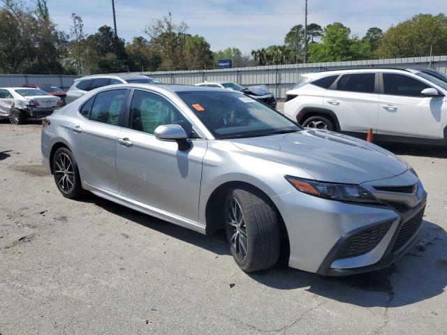 4T1S31AK3RU620901 - 2024 TOYOTA CAMRY SE NIGHT SHADE SILVER photo 4