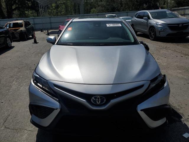 4T1S31AK3RU620901 - 2024 TOYOTA CAMRY SE NIGHT SHADE SILVER photo 5