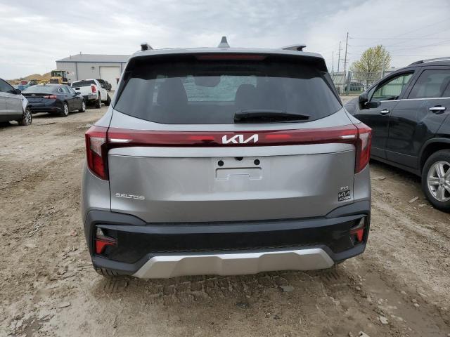 KNDEUCAA8R7608825 - 2024 KIA SELTOS S GRAY photo 6