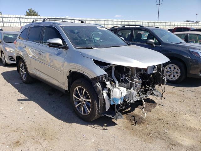 5TDJZRFH6KS593343 - 2019 TOYOTA HIGHLANDER SE SILVER photo 4