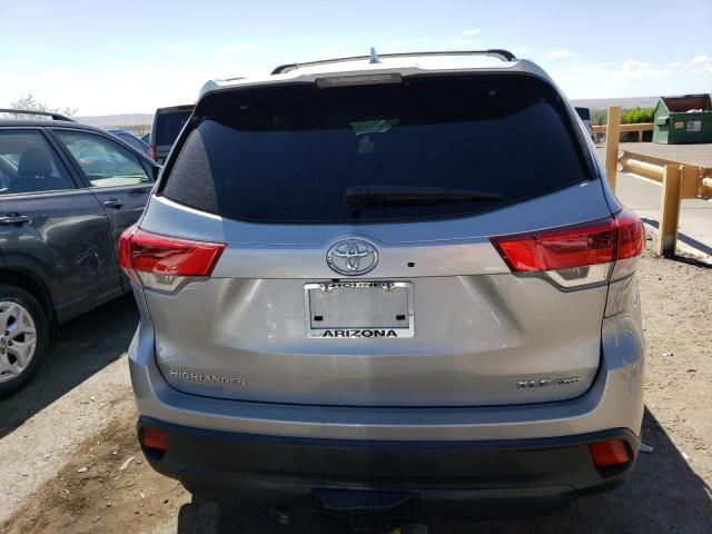 5TDJZRFH6KS593343 - 2019 TOYOTA HIGHLANDER SE SILVER photo 6