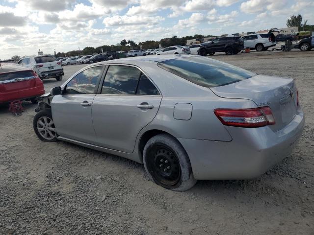 4T1BF3EK6BU172589 - 2011 TOYOTA CAMRY BASE SILVER photo 2