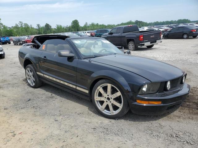 1ZVFT84N855215932 - 2005 FORD MUSTANG BLACK photo 4