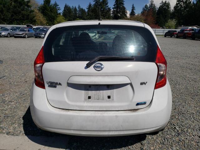 3N1CE2CP0FL421623 - 2015 NISSAN VERSA NOTE S WHITE photo 6