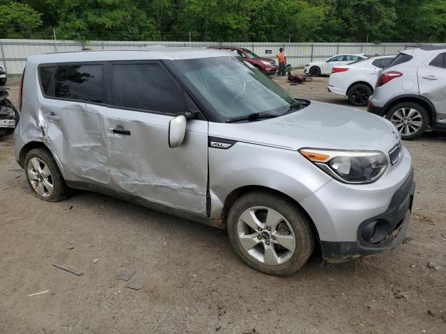 KNDJN2A21J7605557 - 2018 KIA SOUL SILVER photo 4