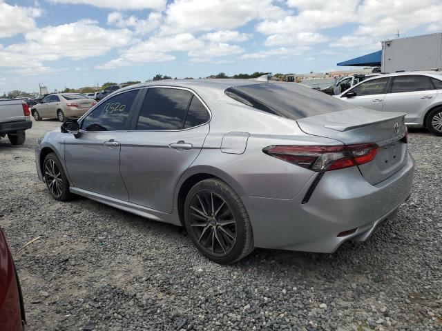 4T1G11AKXNU712139 - 2022 TOYOTA CAMRY SE SILVER photo 2