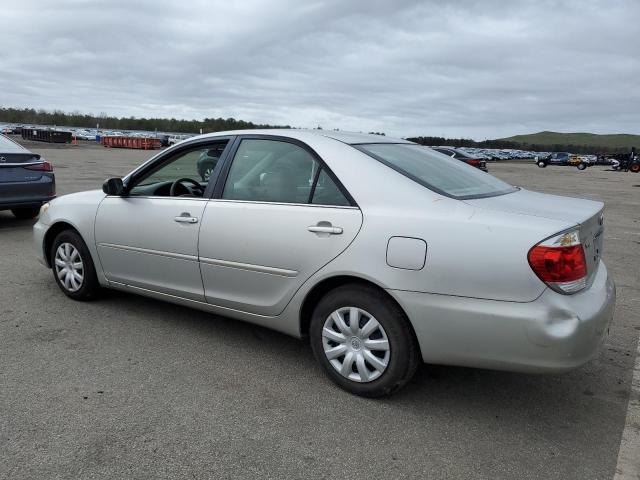 4T1BE32K25U523817 - 2005 TOYOTA CAMRY LE SILVER photo 2