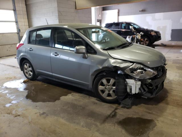 3N1BC13E57L379042 - 2007 NISSAN VERSA S GRAY photo 4