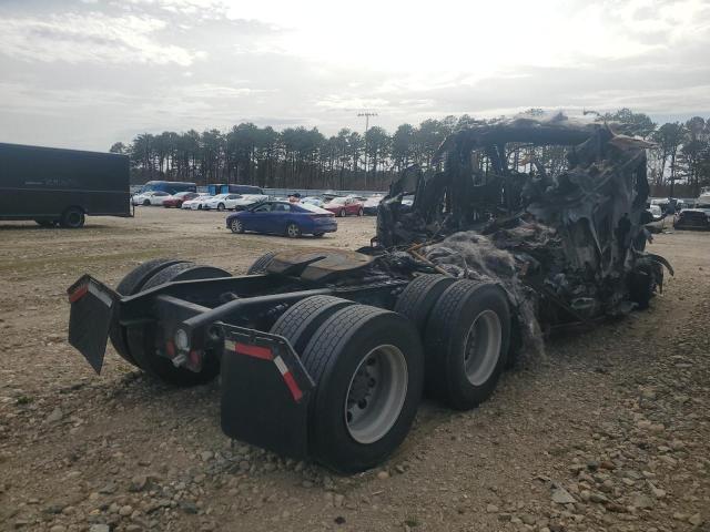 3AKJGLD57FSGF8974 - 2015 FREIGHTLINER CASCADIA 1 Սպիտակ լուսանկար 4