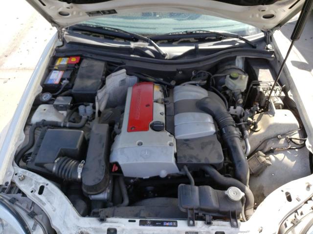 WDBKK49F23F279453 - 2003 MERCEDES-BENZ SLK 230 KOMPRESSOR WHITE photo 11