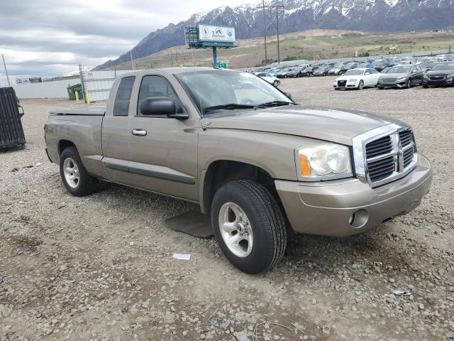 1D7HW42N56S518903 - 2006 DODGE DAKOTA SLT TAN photo 4