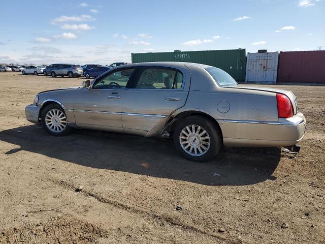 1LNHM81W94Y669234 - 2004 LINCOLN TOWN CAR EXECUTIVE Silber Foto 2