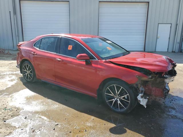 4T1G11AK5PU124006 - 2023 TOYOTA CAMRY SE NIGHT SHADE RED photo 4