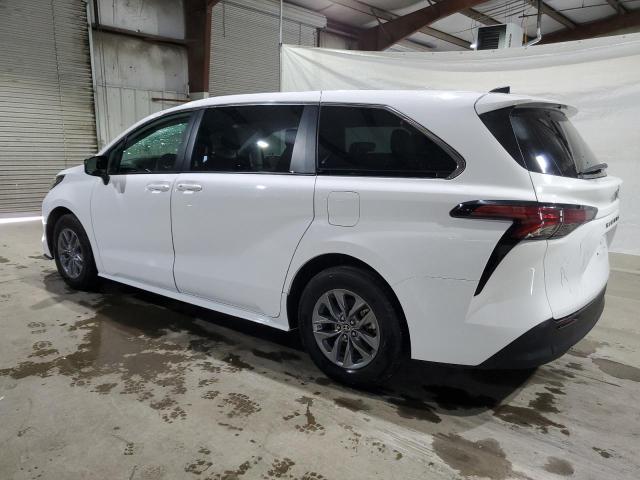 5TDKRKEC6NS084133 - 2022 TOYOTA SIENNA LE WHITE photo 2