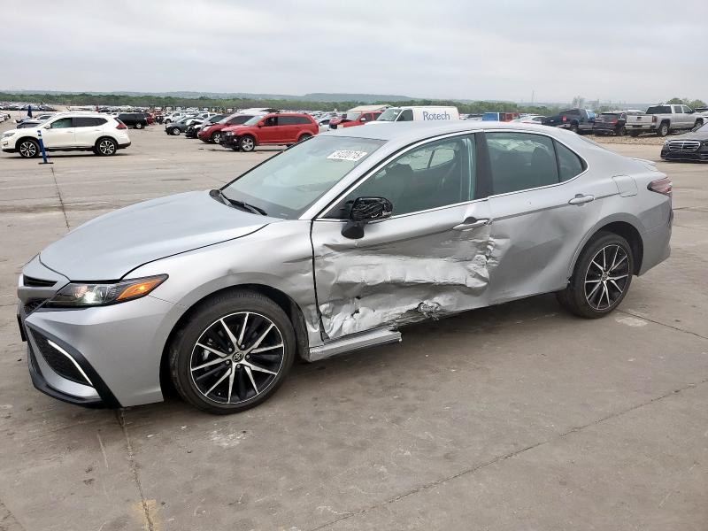 4T1G11AK2RU190497 - 2024 TOYOTA CAMRY SE NIGHT SHADE SILVER photo 1