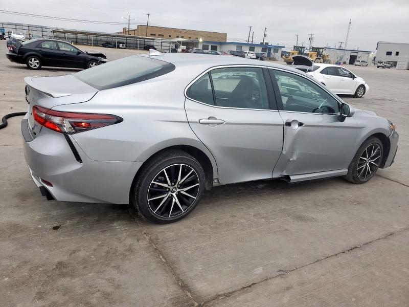 4T1G11AK2RU190497 - 2024 TOYOTA CAMRY SE NIGHT SHADE SILVER photo 3