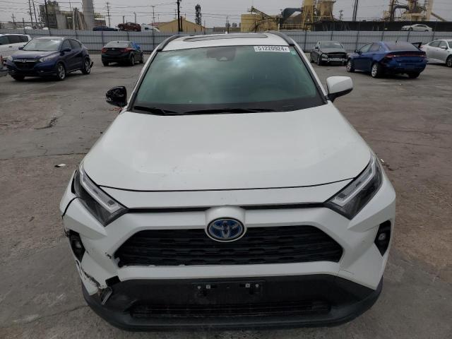 JTMB6RFV2ND523504 - 2022 TOYOTA RAV4 XLE PREMIUM WHITE photo 5