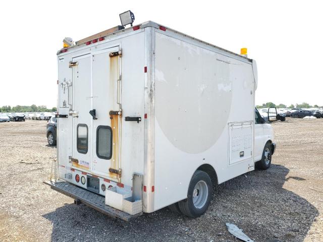 1GBJG31K081105035 - 2008 CHEVROLET EXPRESS G3 WHITE photo 4