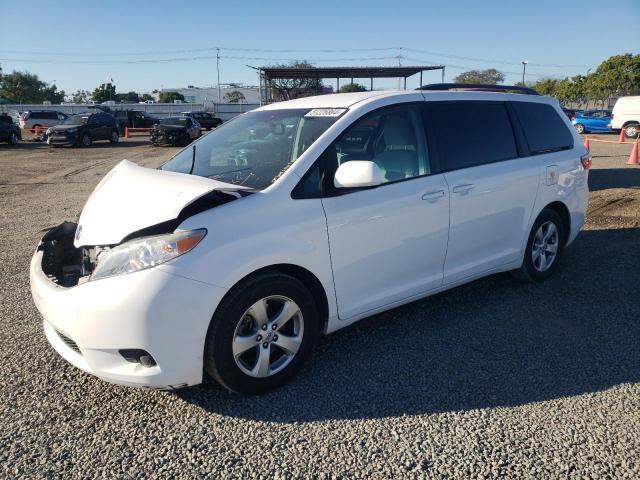 5TDKK3DC2FS630956 - 2015 TOYOTA SIENNA LE WHITE photo 1