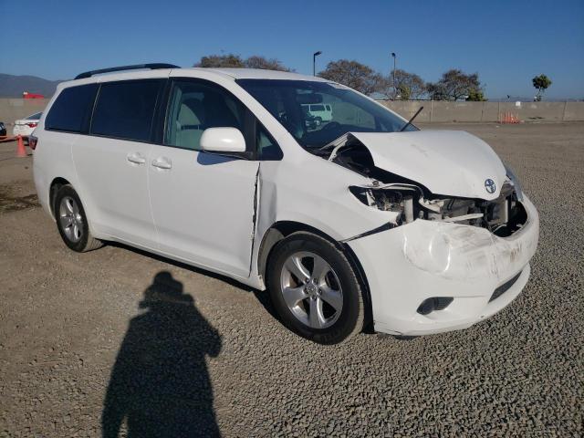 5TDKK3DC2FS630956 - 2015 TOYOTA SIENNA LE WHITE photo 4