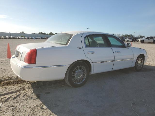 2LNHM82V39X636419 - 2009 LINCOLN TOWN CAR SIGNATURE LIMITED WHITE photo 3