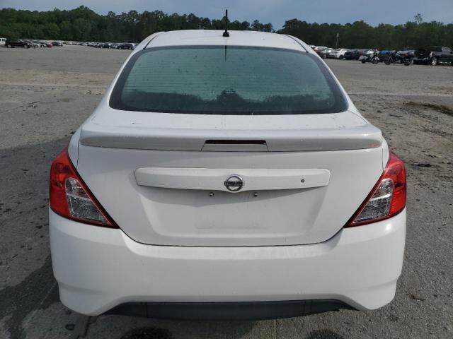 3N1CN7APXJL830687 - 2018 NISSAN VERSA S WHITE photo 6