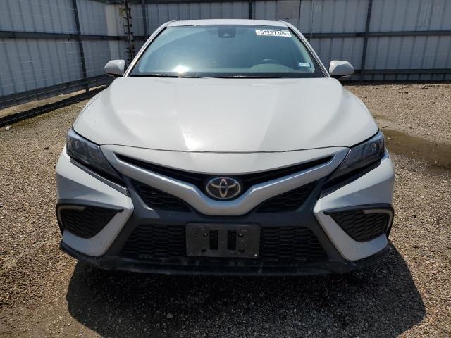 4T1G11AK5PU157569 - 2023 TOYOTA CAMRY SE NIGHT SHADE WHITE photo 5